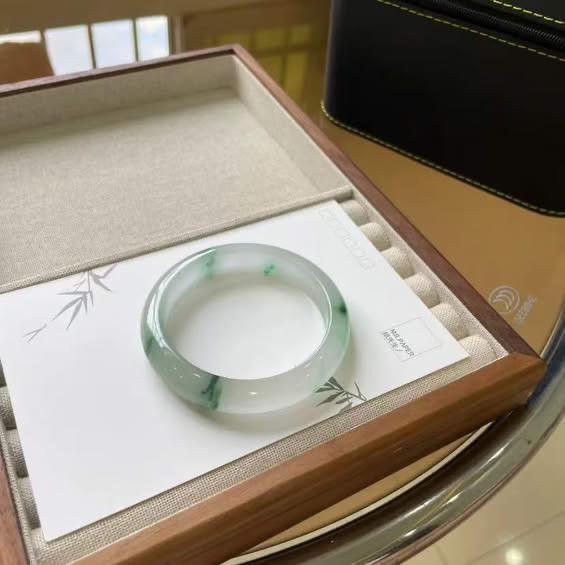 新加入的翡翠飾品展示圖片